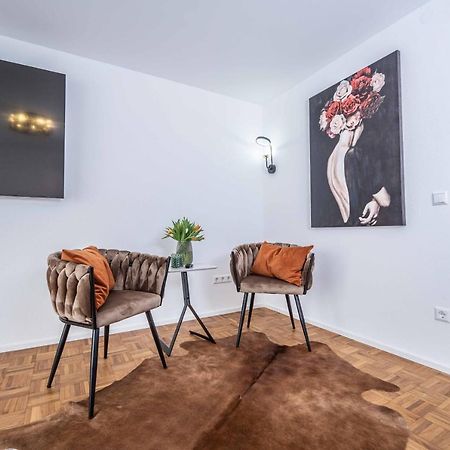 City Wohnung Fn L 5 Klimatisiert Mit Balkon Und Kueche フリードリヒスハーフェン エクステリア 写真