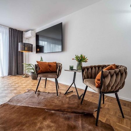 City Wohnung Fn L 5 Klimatisiert Mit Balkon Und Kueche フリードリヒスハーフェン エクステリア 写真