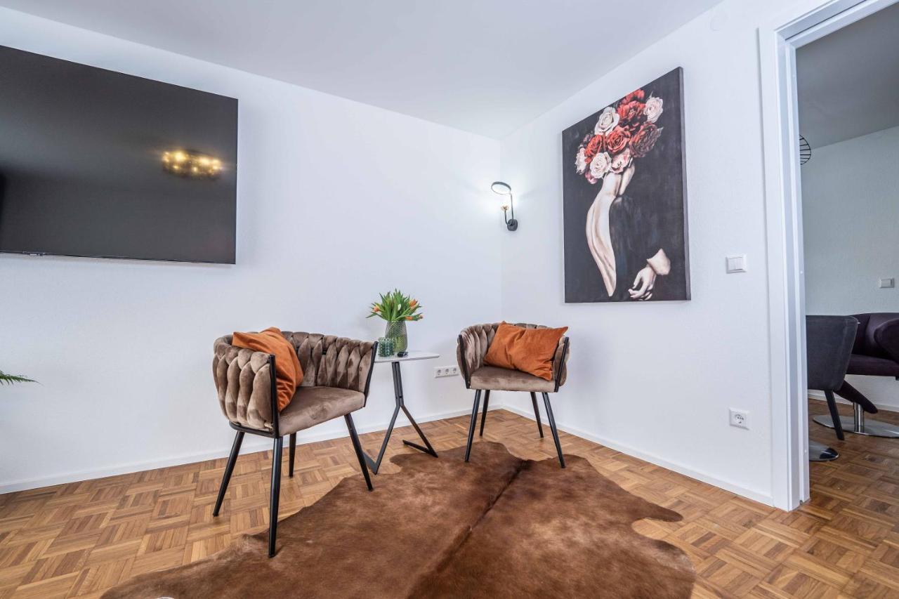 City Wohnung Fn L 5 Klimatisiert Mit Balkon Und Kueche フリードリヒスハーフェン エクステリア 写真