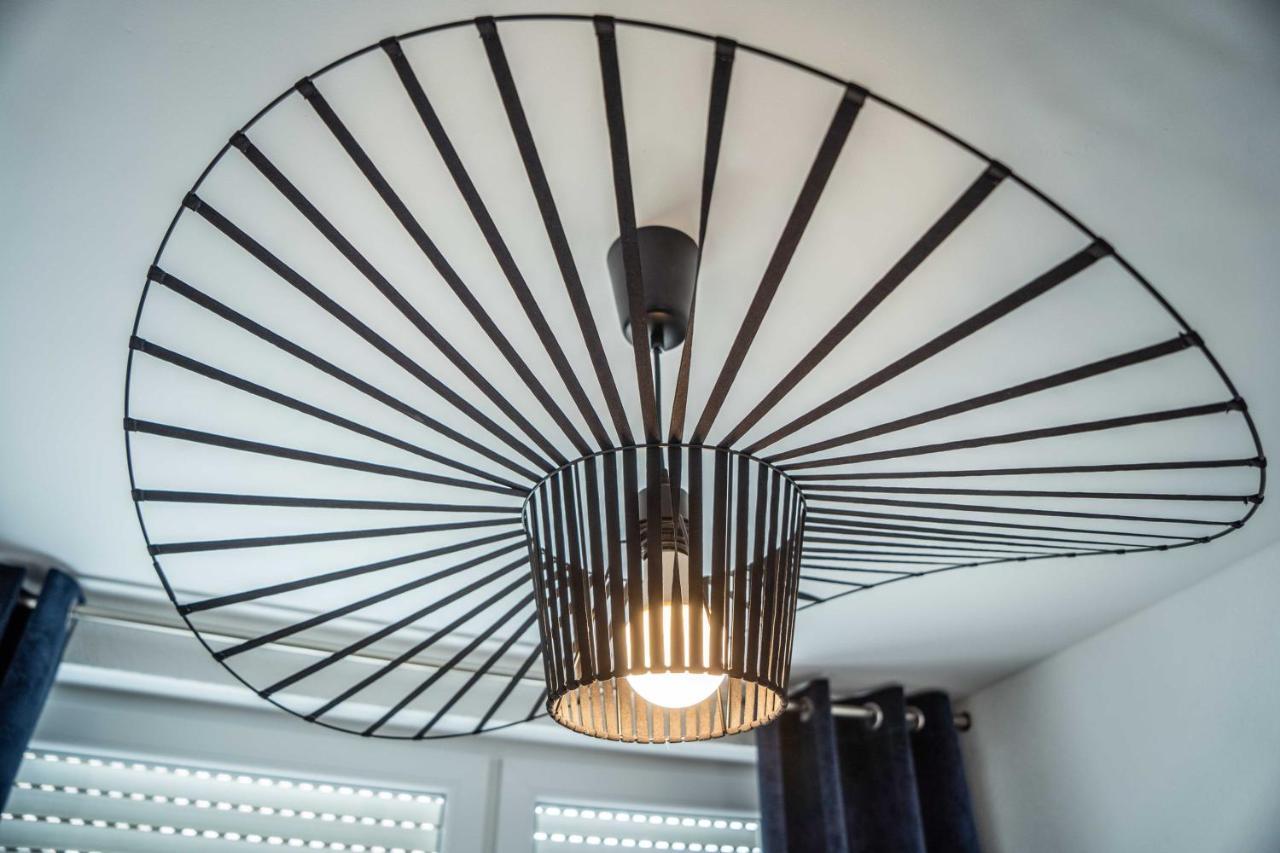City Wohnung Fn L 5 Klimatisiert Mit Balkon Und Kueche フリードリヒスハーフェン エクステリア 写真