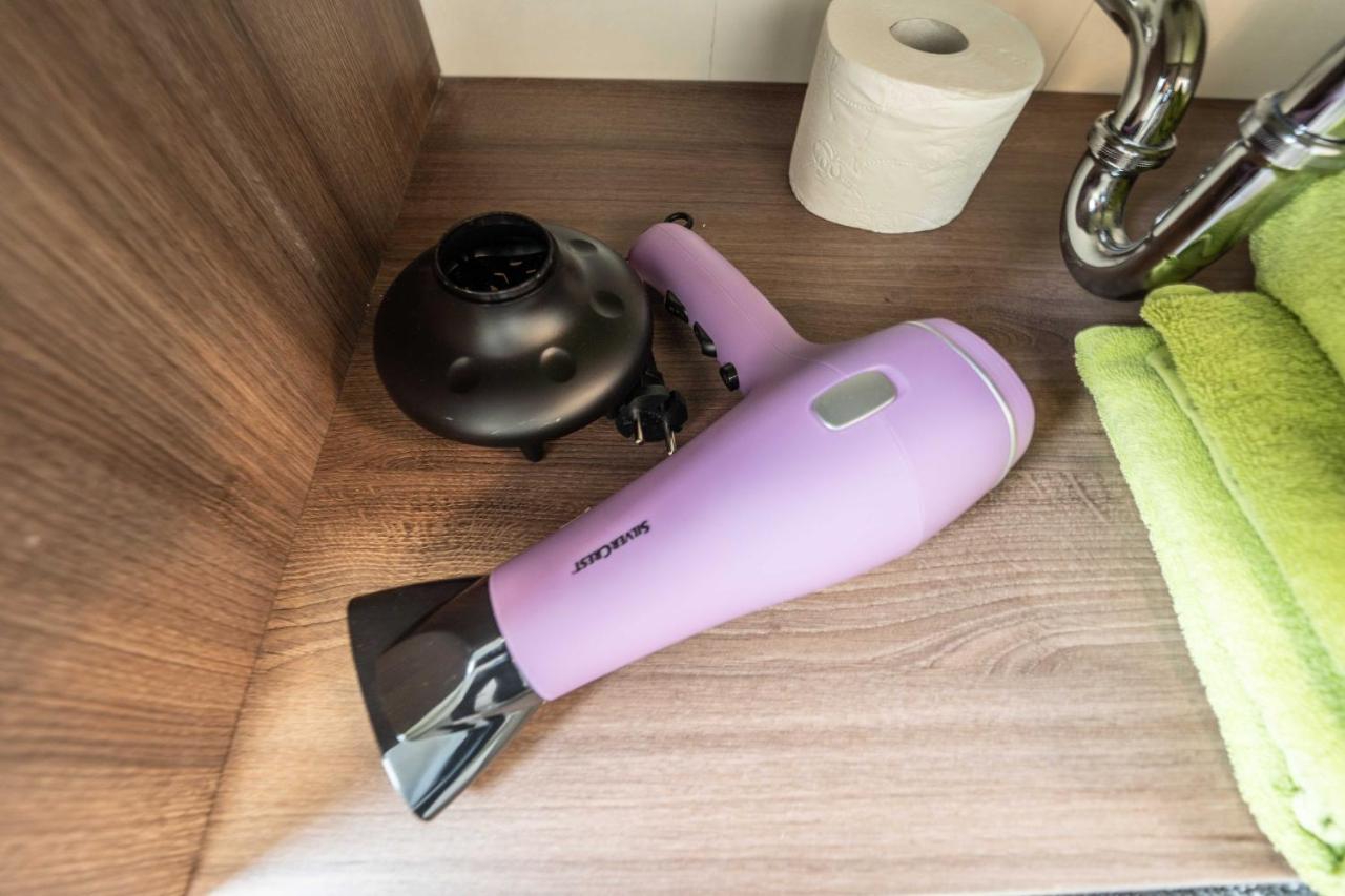 City Wohnung Fn L 5 Klimatisiert Mit Balkon Und Kueche フリードリヒスハーフェン エクステリア 写真